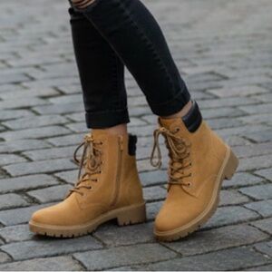 CUSHIONAIRE Lace-Up Ankle Boots, Women’s 6.5W, Honey